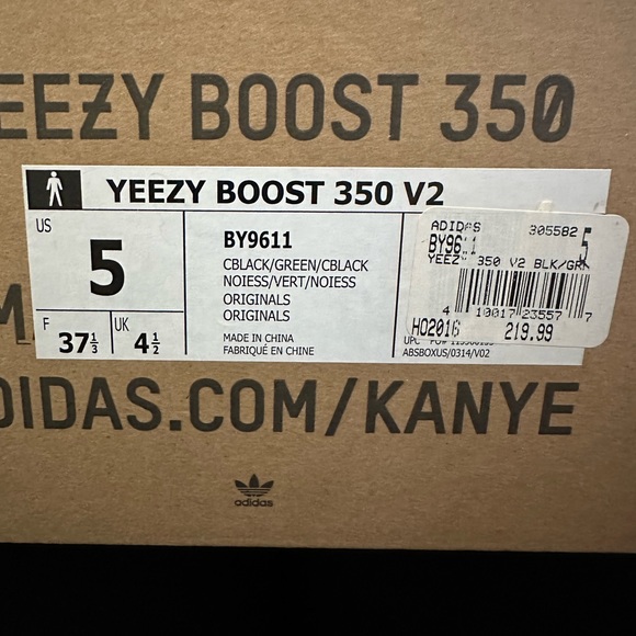 YEEZY BOOST V2 BY9611 - Picture 2 of 4